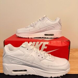 7.5W or 6Y Nike Airmax 90